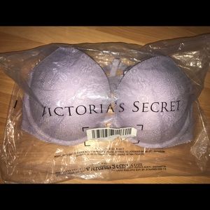 NWT Victoria’s Secret  Very Sexy Push Up 36DD